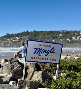 SingleFinMingleSign_AimeeStanton_05042025