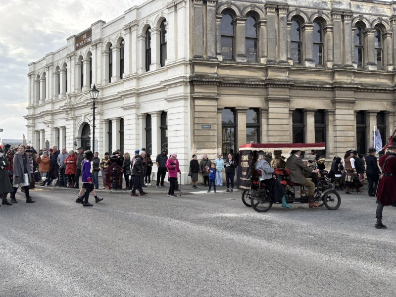 The Steampunk Parade in action