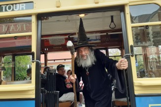 wiz and the tram2