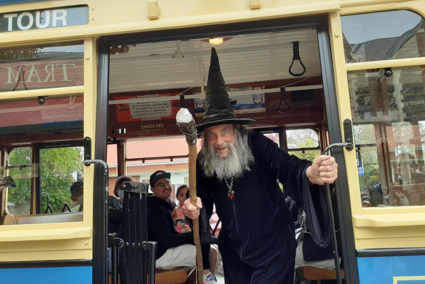 wiz and the tram2