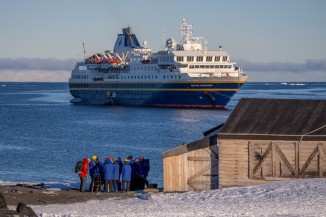 AHT Expedition Boat